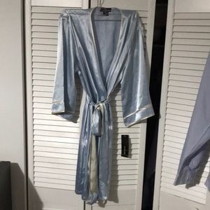 NWT Jones New York silky blue and white robe